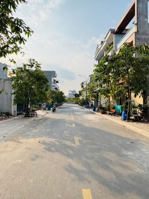 BÁN NHÀ ĐÔNG HÒA 4 TẦNG – GẦn LÀNG ĐẠi HỌC – 5PN – ĐƯỜNG RỘNG 7m