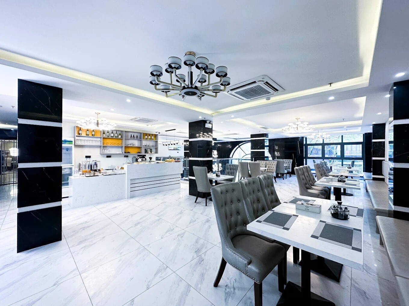 Khách Sạn Diamond Hotel Tại Bình Dương