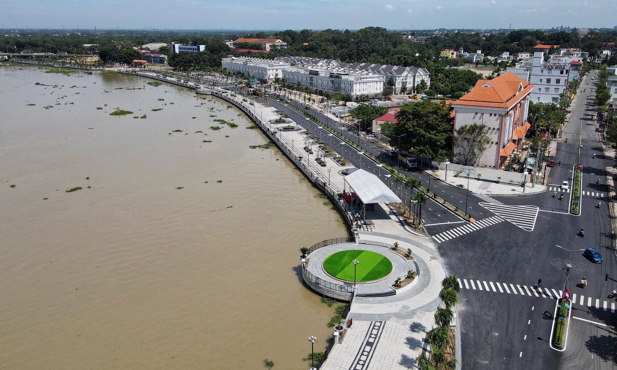Phố đi bộ Bạch Đằng tại Bình Dương