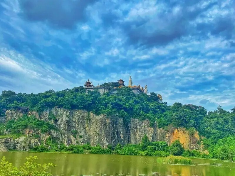 Chùa Châu Thới tại Bình Dương