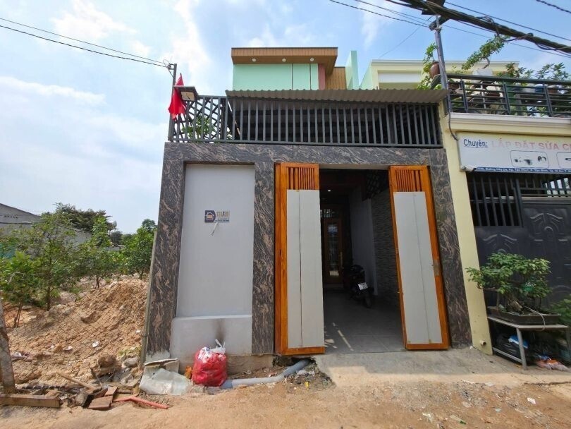 Nhà Dĩ An Khu Dân Cư Gần Ngã tư Chiêu Liêu, Gần Chợ Đông Thành 500m, 4P Ngủ