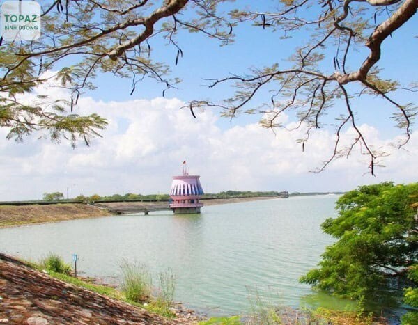 Hồ Dầu Tiếng